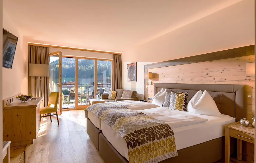hotel_zentral_stoecklfeld_7_kirchberg_10_2024_suite_410_gaisberg_4.jpg