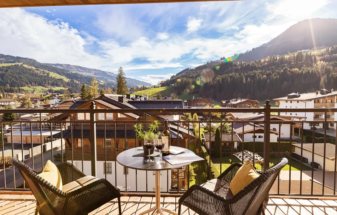 hotel_zentral_stoecklfeld_7_kirchberg_10_2024_suite_411_maierl_balkon_aussicht_1.jpg